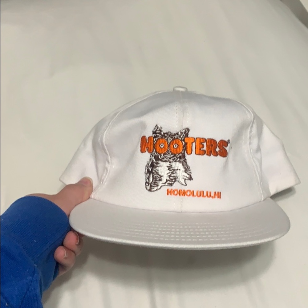 Hooters Honolulu Hat